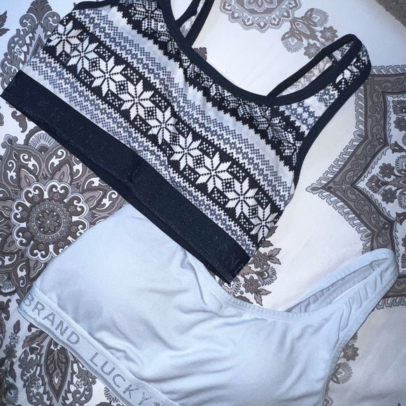 Soft winter themed sports bras - Picture 1 of 3